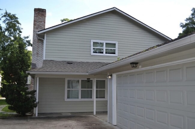 14923 Perthshire Rd