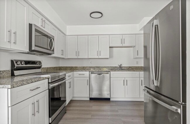 Building Photo - 230 SW 13th Ave