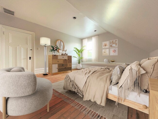 Photo - 920 College St Unit 3B