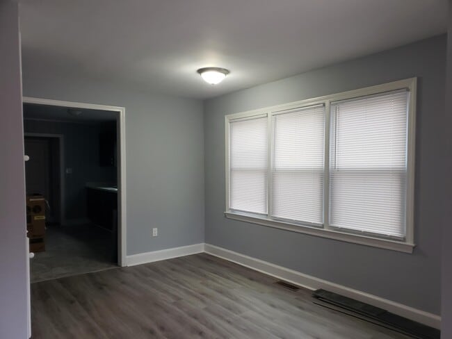 Photo - 810 Anarine Rd