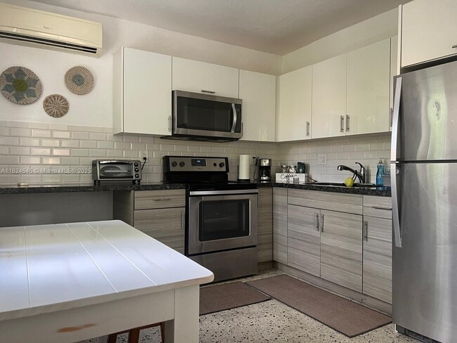 Photo - 1736 SW 3rd St Apartment Unit 3