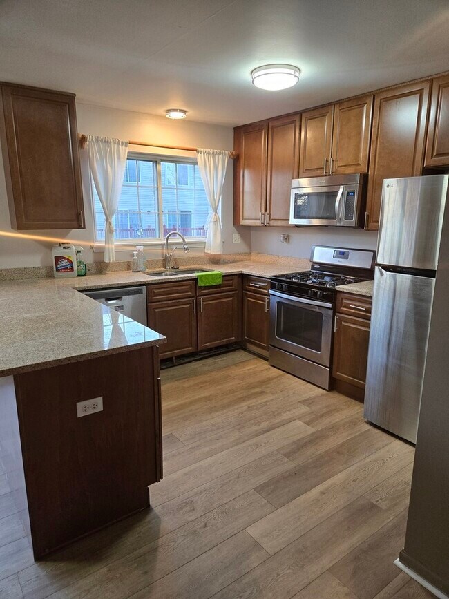 Photo - 647 Georgian Ct