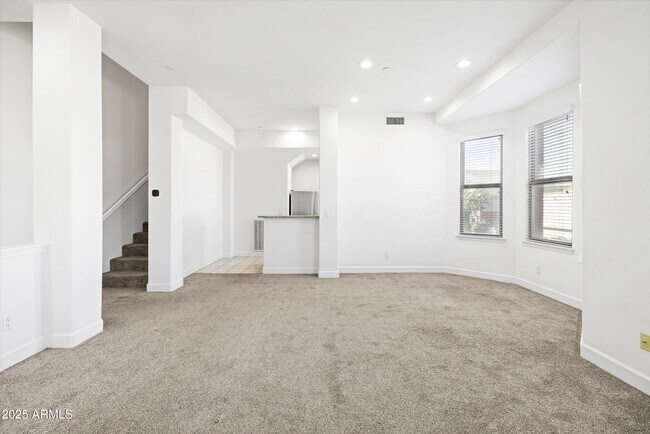 Photo - 505 W 6th St