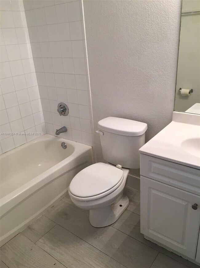 Photo - 5201 Geneva Ct Unit 211
