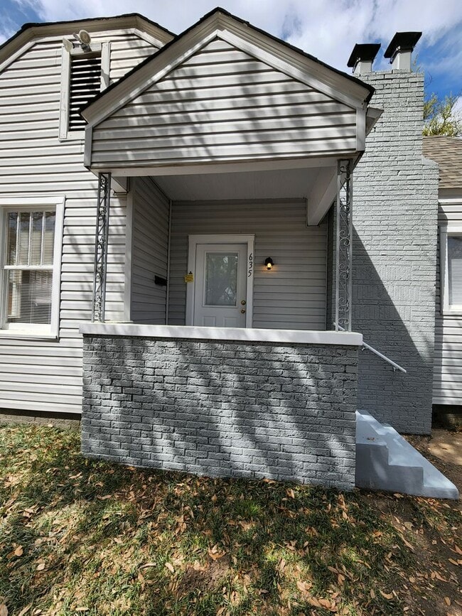 Building Photo - 635-635 1/2 S Vine Ave Unit 635 Rental