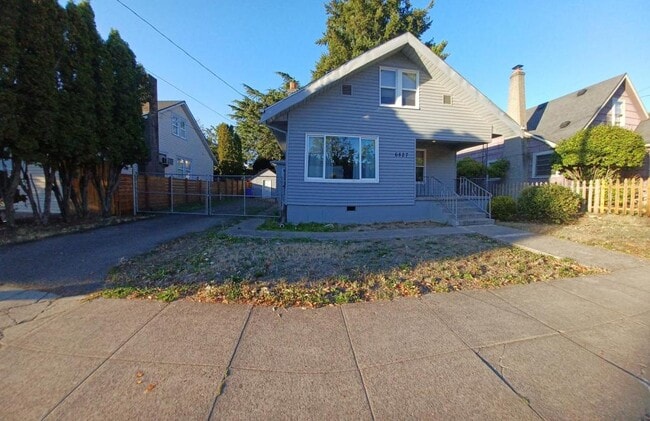 Building Photo - 6827 NE Glisan St