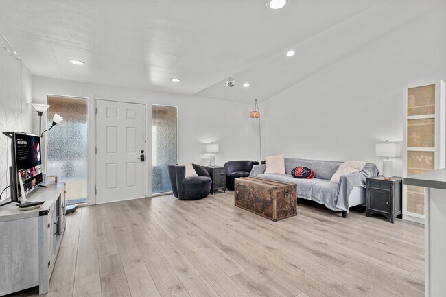 Photo - 5369 Saxon St