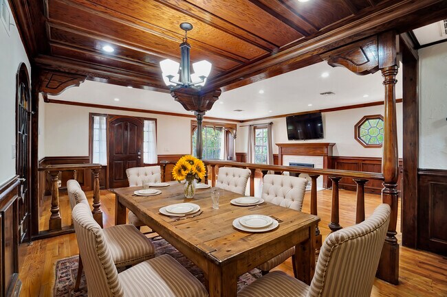 Photo - 5155 Densmore Ave