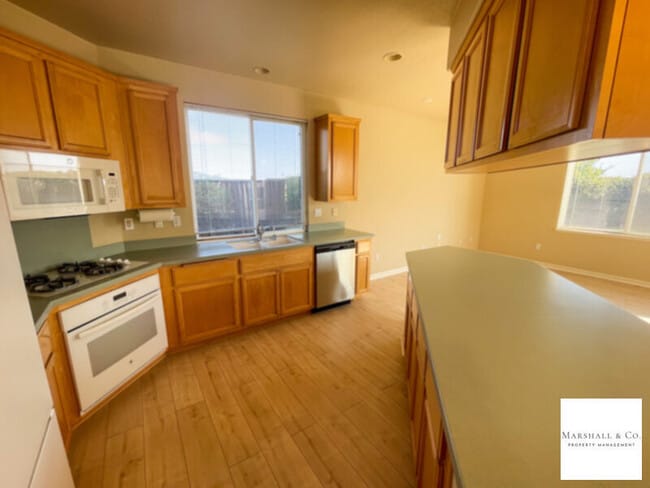 Photo - WOW! HAMILTON!!! 4BR/2.5BA, NEXT TO OPEN SPACE, QUIET NEIGHBORHOOD, BEAUTIFUL VIEWS, A/C, SPACIOUS