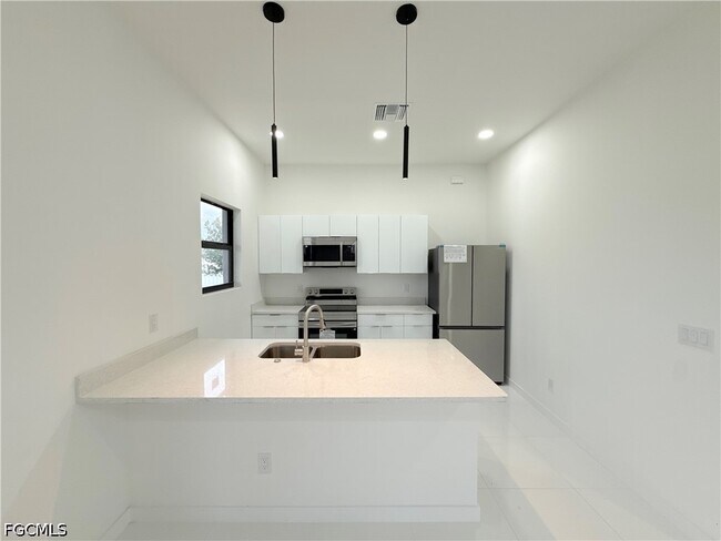 2418 NW 25th St