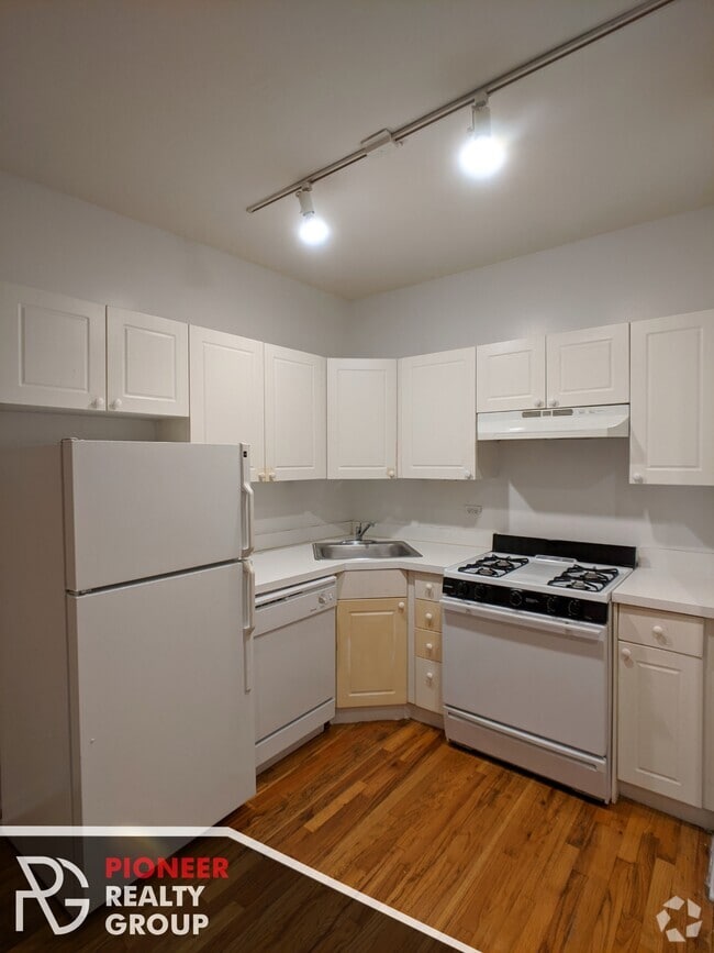 Building Photo - 927 W Dakin St Unit 3 Rental