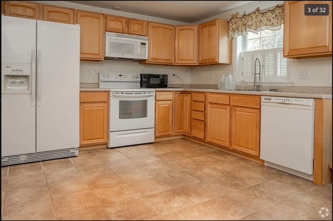 Building Photo - 109 Portland Ave Unit Dover Condo