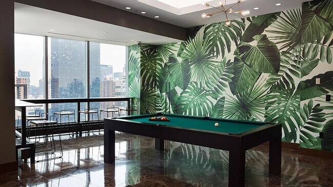505 W 37th St Unit 906