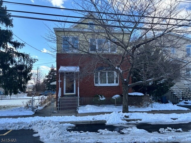 Building Photo - 103 Shaw St