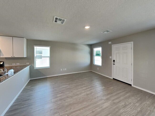 Photo - 4210 Southton Lk