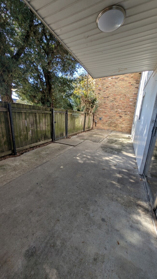 Photo - 675 Wooddale Blvd