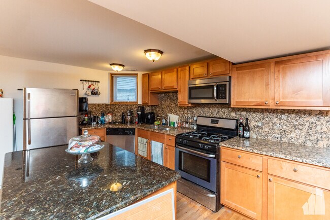 Photo - 1533 W Leland Ave Unit Garden