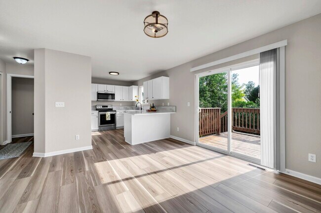 Photo - 325 Hawthorne Ave