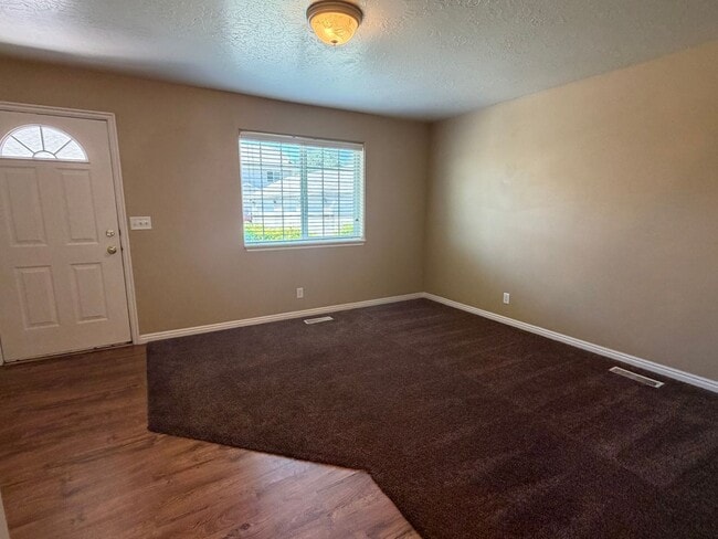 Photo - CALL TYE DIRECTLY FOR SHOWINGS AND APPLICATION DETAILS 208-313-6062. 2 Bed -1.5 Bath townhome in ...