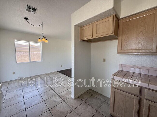 Photo - 1987 Easy St