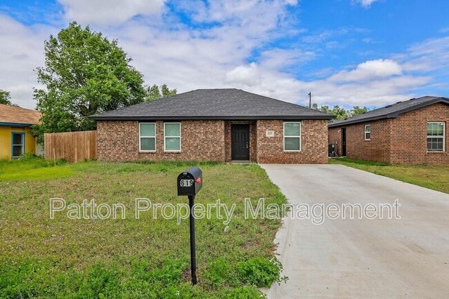 Photo - 619 S Hill St House