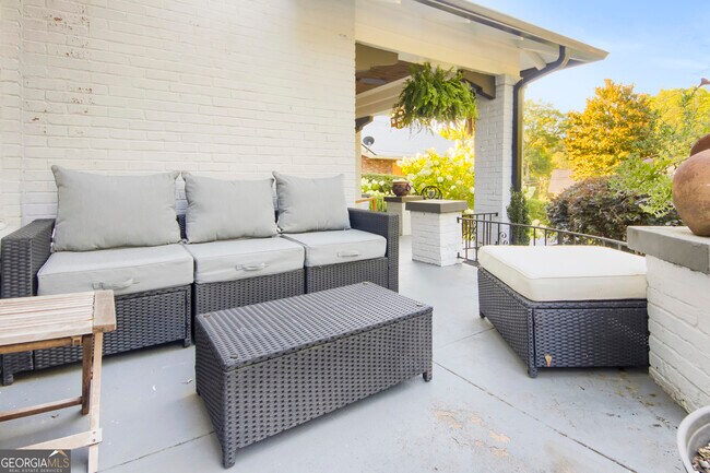 Photo - 514 W Ontario Ave SW