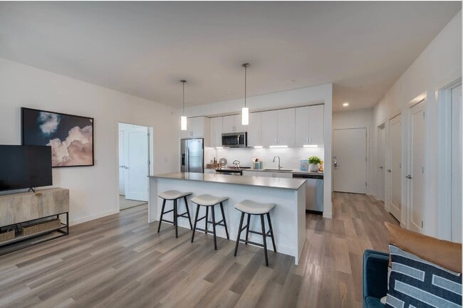 Photo - 2105 Forum Dr Unit 3318