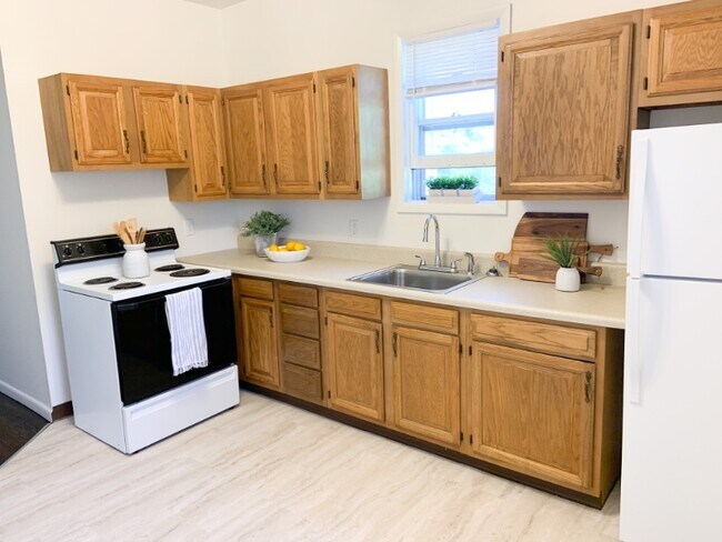 Photo - 109 W Maple St