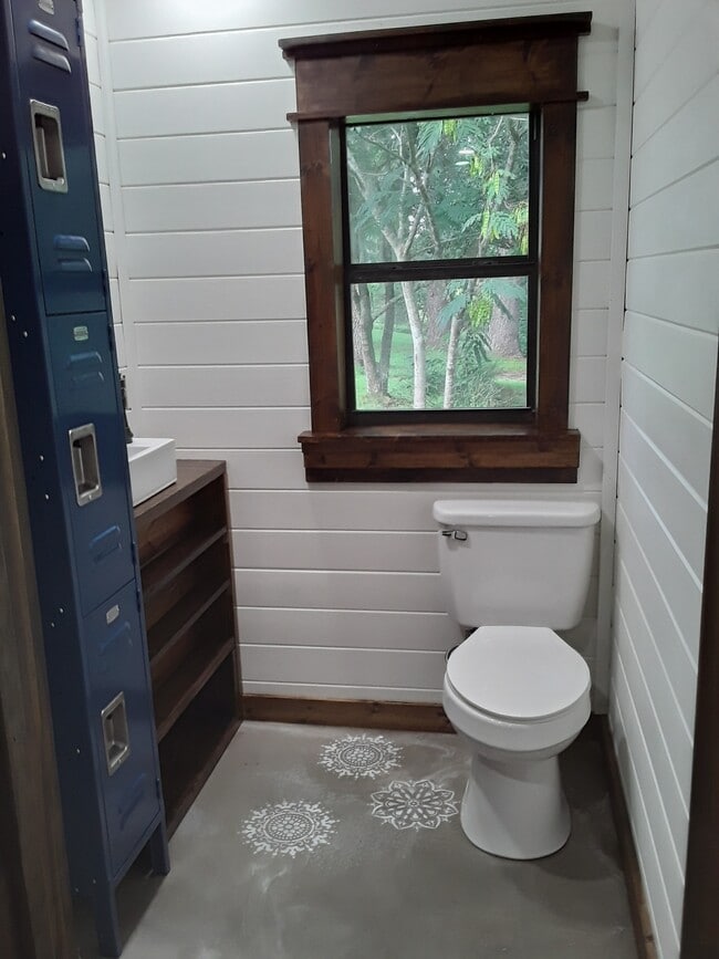 Building Photo - 10827 LA-28