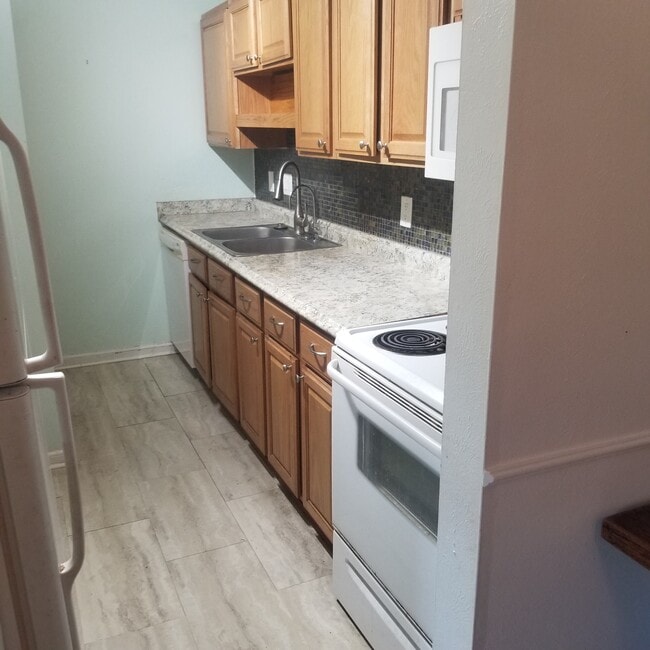 Kitchen - 8060 Niwot Rd Unit 42