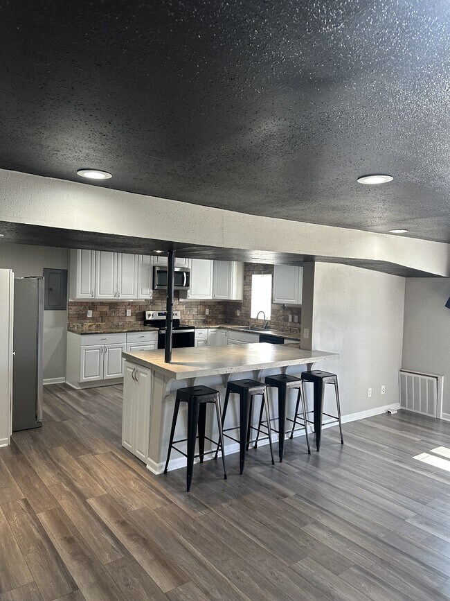 Photo - 600a Sara St