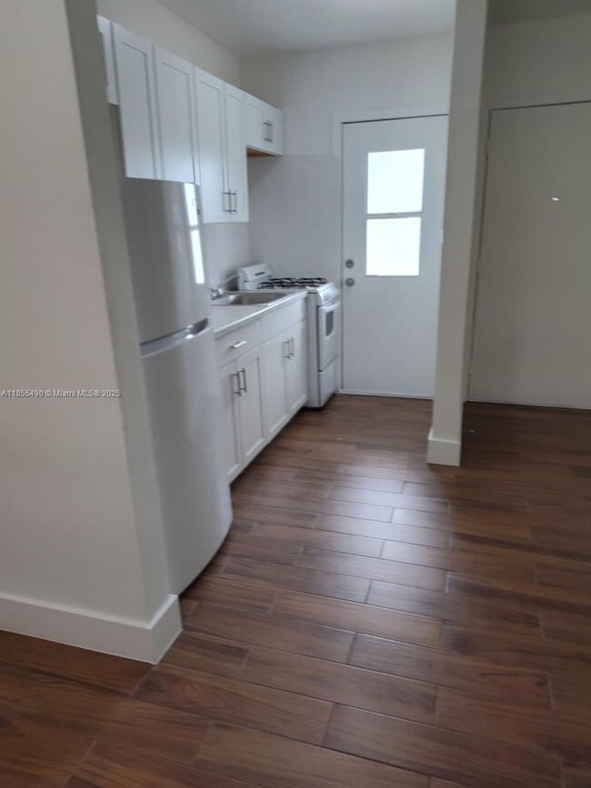 Building Photo - 655 Eldron Dr Unit 25 Rental