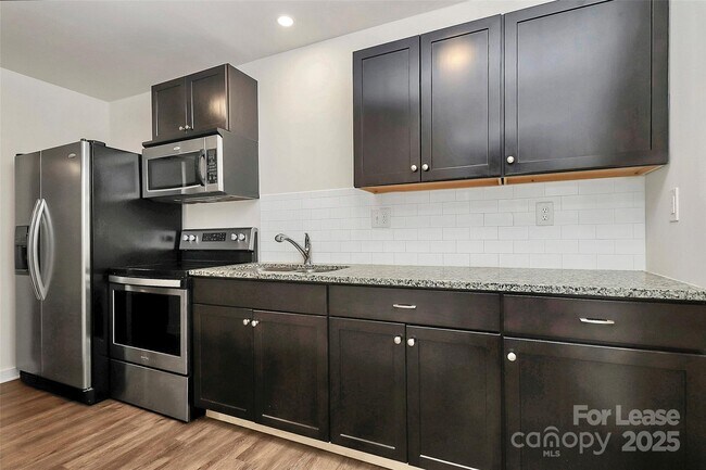 Photo - 2827 Morson St