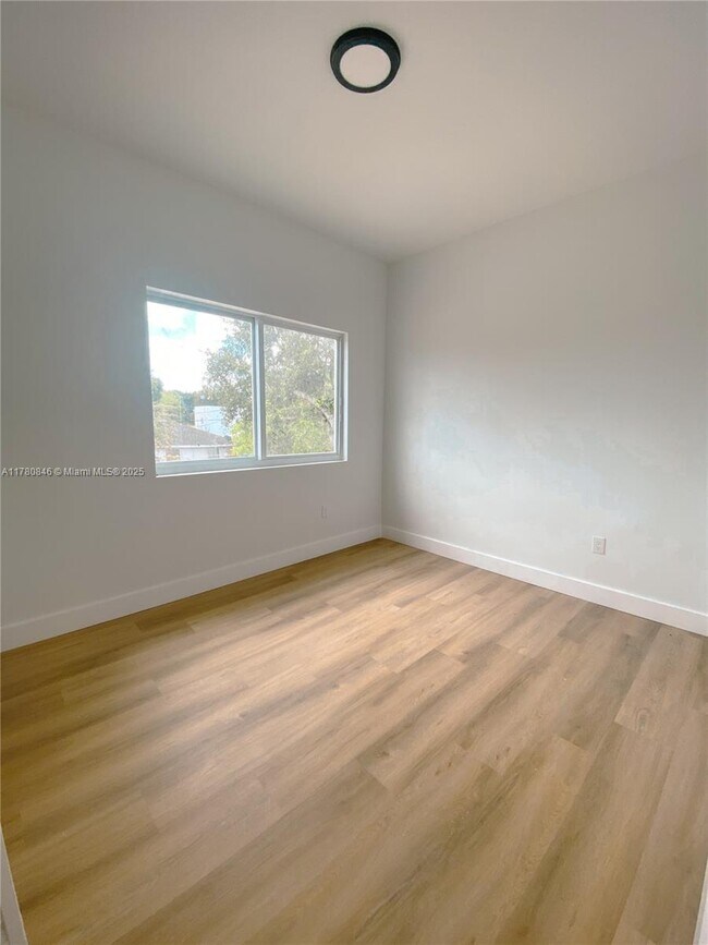 Photo - 4 bedroom in Miami FL 33142