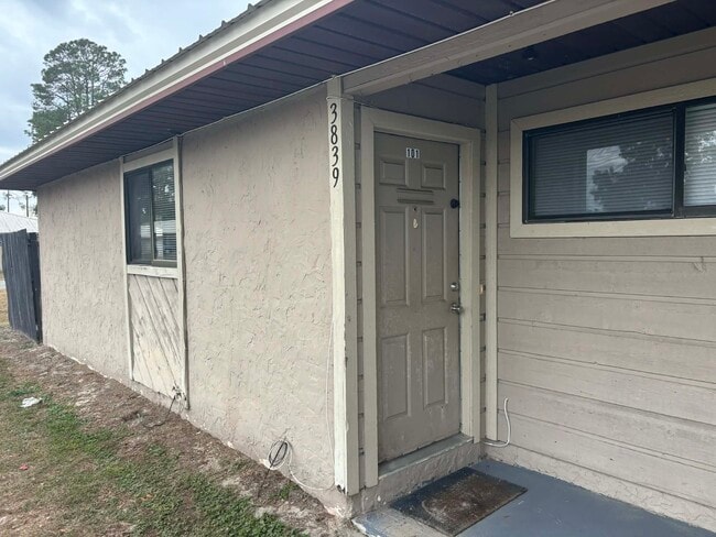 Building Photo - 3839 NW Huntsboro St Unit 101