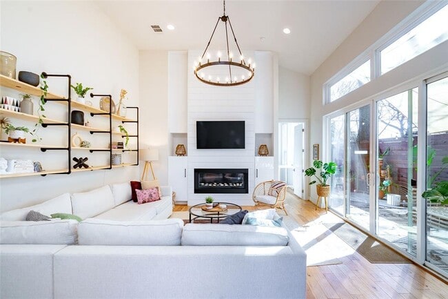 Building Photo - 8307 Hathaway Dr