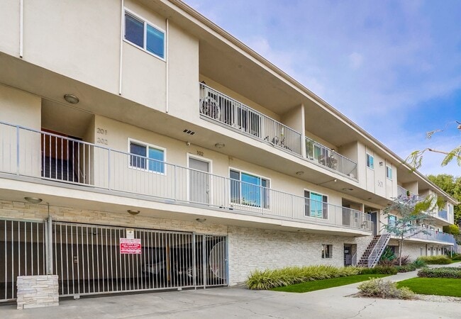 Estacionamiento cerrado - 501 Marlborough Ave