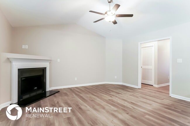 Photo - 174 Fox Chase Ln