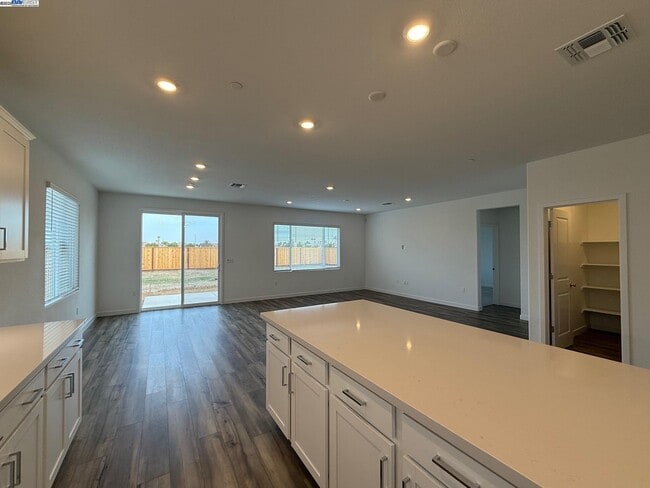 Photo - 1013 Bluebell Cir