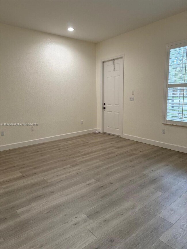 Photo - 705 SW 147th Ave