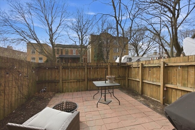 Photo - 1631 W Belle Plaine Ave