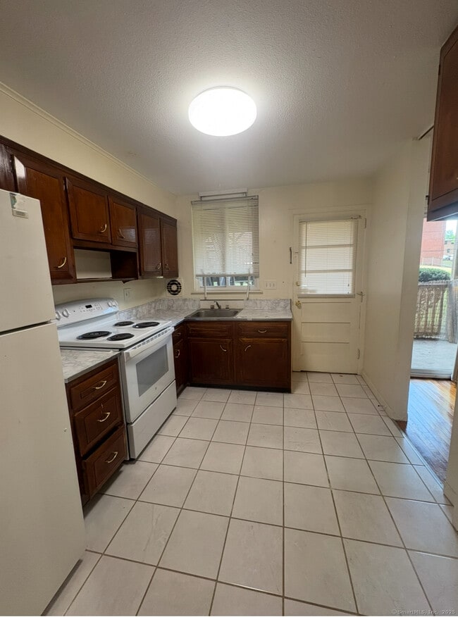 Photo - 492 Fountain St