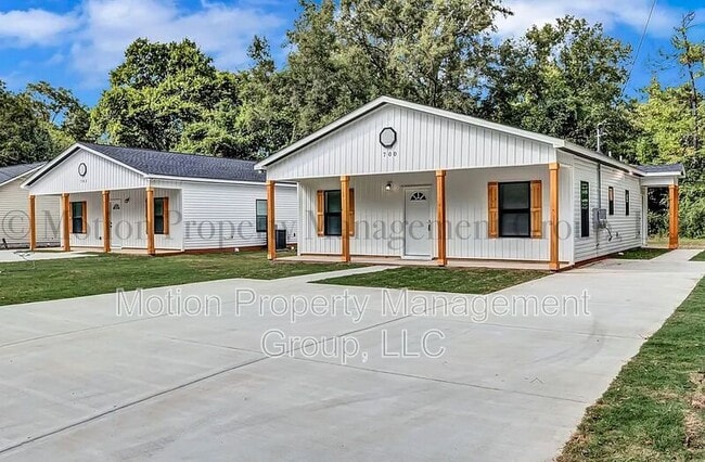 Photo - 702 Carmen Ave