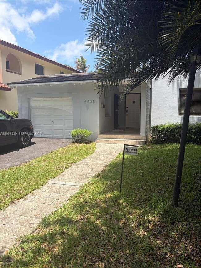 Photo - 6625 Nervia St