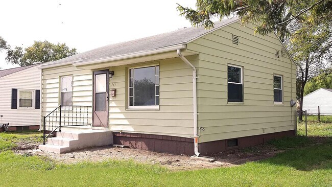 Building Photo - 141 N Albert Ave