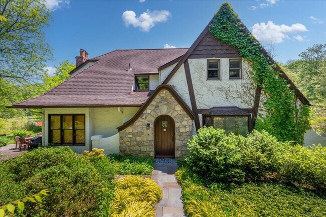 Building Photo - Stunning Updated Home with Private Pond Views in Chappaqua