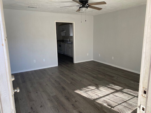 Living room - 309 S Avenue C