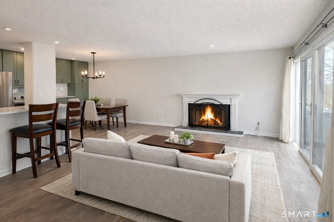 Building Photo - 10 Sugar Maple Ln Unit 10