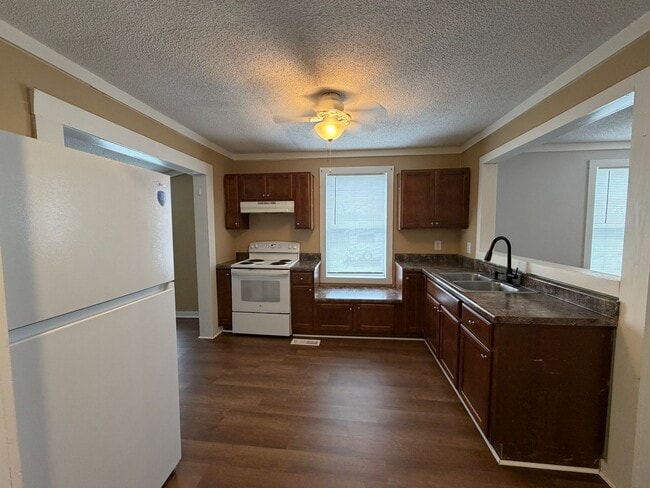 Photo - 145 Church St