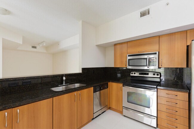 Photo - 250 NE 3rd Ave Unidad 1303